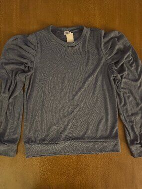NWT Acting Pro Long Sleeve Shirt with Ruffled Shoulder - Size Large